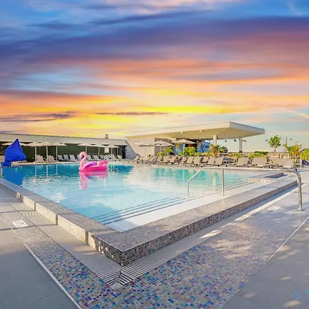 Hollywood Beach Rooftop Pool Hot Tub